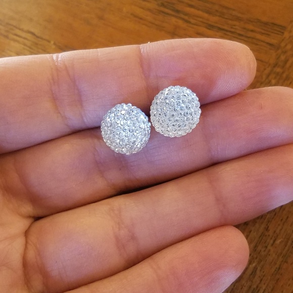 NWOT Globe Studs - Picture 2 of 6